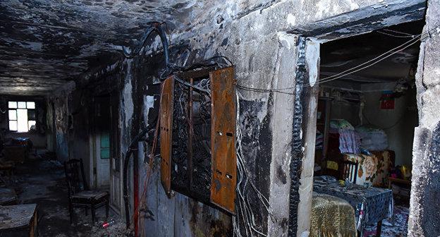 Общежитие в Сумгаите после пожара. Фото: © Sputnik / Murad Orujov https://ru.sputnik.az/incidents/20170806/411367280/sumgajyt-pozhar-zhilcy-ochevidcy.html