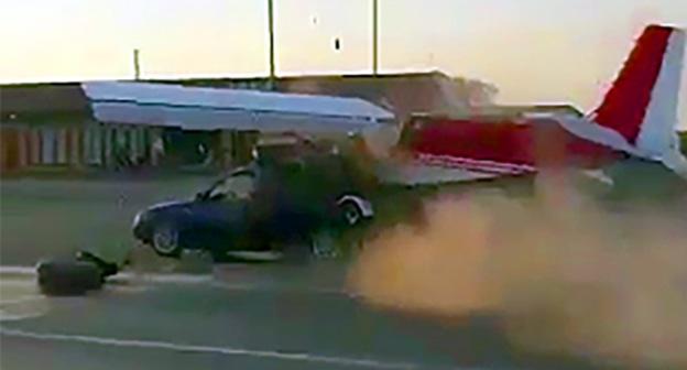 Момент аварии. Фото стоп-кадр видео  из аккаунта в твиттере twitter.com/batsuev