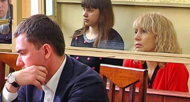 Члены группы "амазонок" на скамье подсудимых Иннеса и Виктория Тарвердиевы. Скриншот tvc.ru