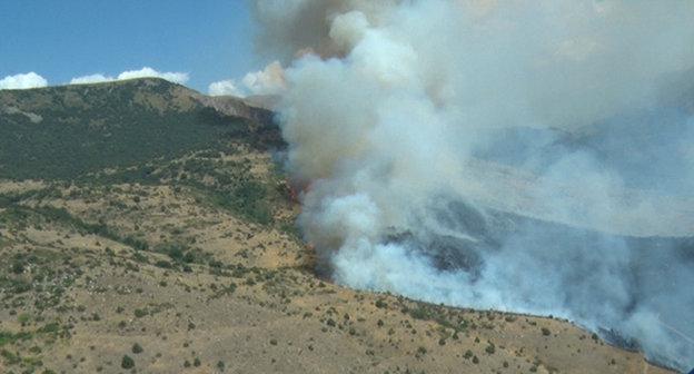 Пожар в Хосровском лесу Фото © МЧС РА
https://ru.armeniasputnik.am/incidents/20170813/8251204/pozhar-v-hosrove-damoklov-mech-navis-nad-turisticheskim-centrom-armenii.html