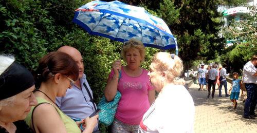 Потерпешие с адвокатом. Фото Светланы Кравченко для "Кавказского узла"