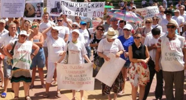 Участники митинга в Геленджике 5 августа 2017 года. Фото: Светлана Кравченко для "Кавказского узла".