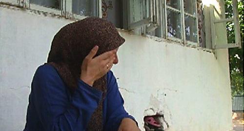 Женщина, узнавшая о смерти мужа, примкнувшего к боевикам. Фото: ca-news.org/print:1399716/