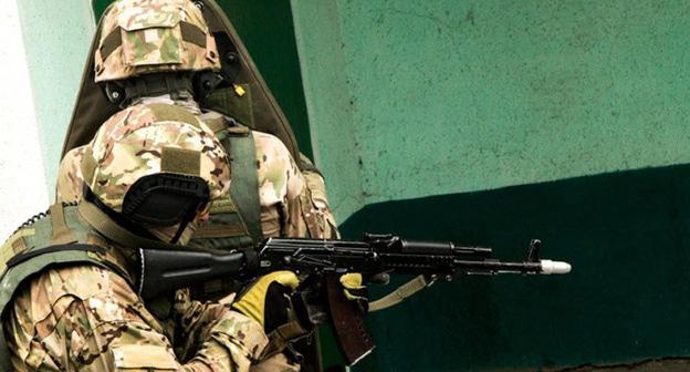 Сотрудники силовых структур. Фото http://nac.gov.ru/kontrterroristicheskie-operacii/v-dagestane-v-rezultate-kto-neytralizovan-glavar.html

