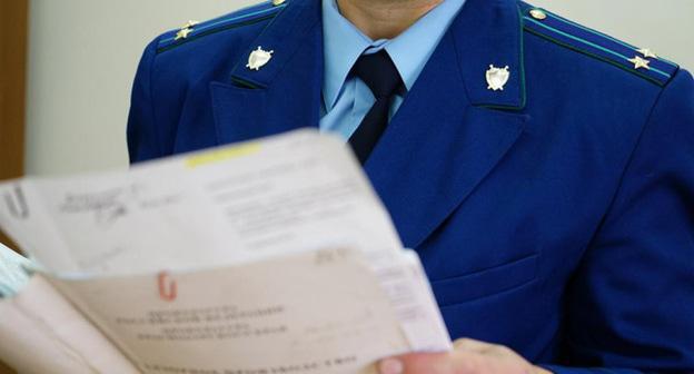 Сотрудник прокуратуры. Фото https://chechnyatoday.com/content/view/303257