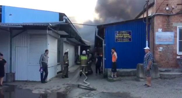 Пожар на рынке в Новокубанске. 21 августа 2017 г. © Фото предоставлено очеведцем