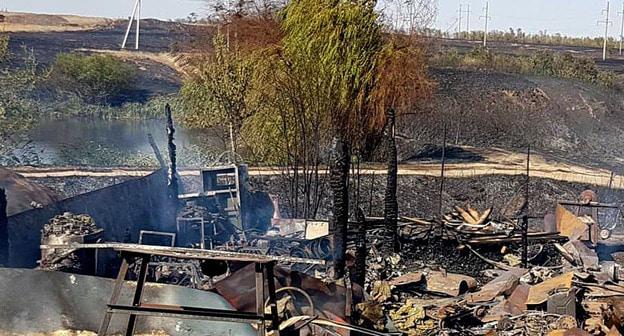 Сгоревшая постройка в Волгоградской области. 22 августа 2017 г. Фото: Алексей Ульянов https://novostivolgograda.ru/