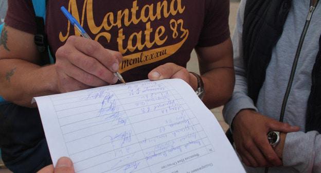 Акция покаяния жителей Грозного, написавших письмо о пытках генпрокурору. 19 августа 2017 г. Фото https://capost.media/