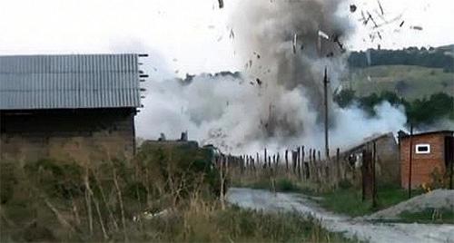 Взрыв в доме во время спецоперации в Малгобекском районе. Фото http://nac.gov.ru/kontrterroristicheskie-operacii/v-malgobekskom-rayone-ingushetii-zavershena.html