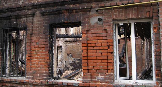 Остатки сгоревшего дома в переулке Грибоедовский. Ростов-на-Дону, 24 августа 2017 г. Фото Константина Волгина для "Кавказского узла"