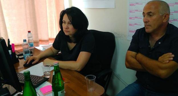 Новые участники голодовки "Коммунистов России" во Владикавказе - Лейла Магкеева и Казбек Мсоев. 24 августа 2017 г. Фото пресс-службы партии "Коммунисты России"