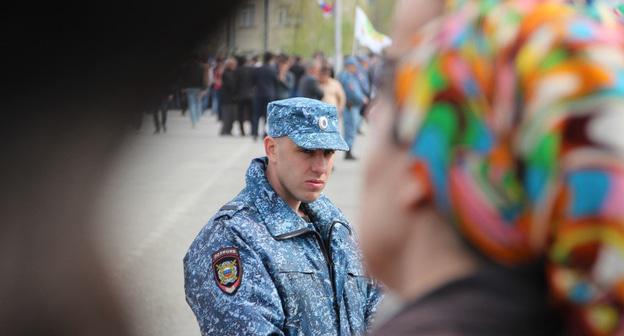 Сотрудник полиции в Чечне. Фото Магомеда Магомедова для "Кавказского узла"