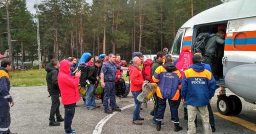 Эвакуация туристов в Приэльбрусье. Фото: МЧС России