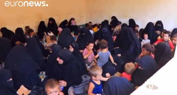 Женщины и дети в Ираке. Скриншот с видео http://ru.euronews.com/2017/08/30/iraq-islamic-state