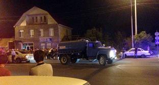 На месте ДТП в Астрахани. Фото http://kaspyinfo.ru/v-astrahani-strashnaja-avarija-zil-sbil-dvoih-detej/