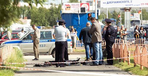 Место, где был застрелен Артур Гаджиев, после того, как он ранил 7 человек ножом. Сургут, 19 августа 2017 г. Фото https://ru.wikipedia.org