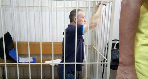 Бывший глава администрации Городищенского района Волгоградской области Александр Тарасов слушал приговор стоя на коленях
Фото http://v1.ru/text/newsline/334466870751232.html Бывший глава администрации Городищенского района Волгоградской области Александр Тарасов слушал приговор стоя на коленях
Фото http://v1.ru/text/newsline/334466870751232.html