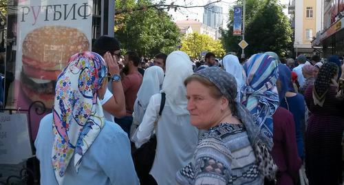 Участники митинга в Грозном против притеснений мусульман в Мьянме. 4 сентября 2017 г. Фото Николая Петрова для "Кавказского узла"