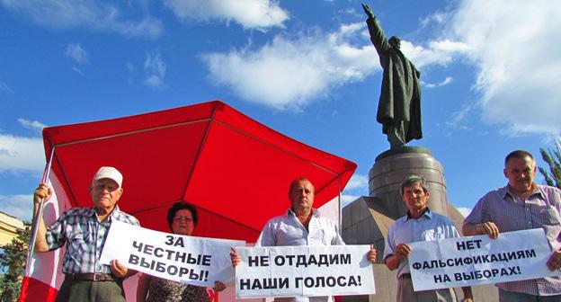 Коммуниста вышли в Волгограде на пикеты "За честные выборы". 8 сентября 2017 г. Фото Вячеслава Ященко для "Кавказского узла"