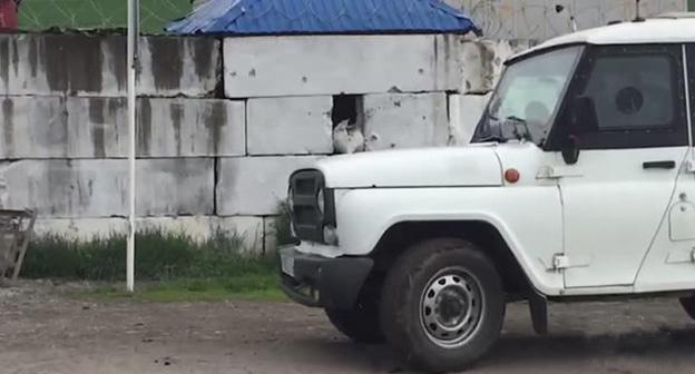 На месте нападения на пост полиции в Малгобеке. 12 мая 2017 г. Фото: пресс-служба МВД России