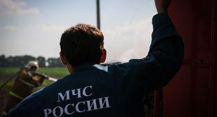 Ликвидация возгорания. Фото Елены Синеок, Юга.ру