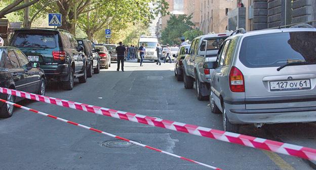 Место убийства на улице Бюзанда. Ереван, 14 сентября 2017 г. Фото © SPUTNIK/ ARAM NERSESYAN