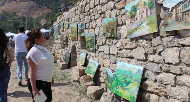 Выставка работ участников первого симпозиума художников "Цвета Дизака"  в селе Тог Гадрутского района. Нагорный Карабах, 16 сентября 2017 года. Фото Алвард Григорян для "Кавказского узла"