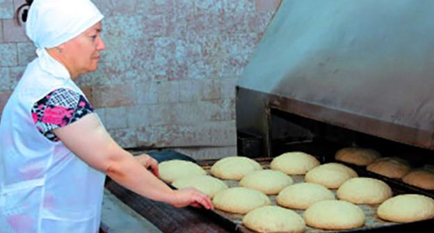 Производство хлеба на  "Махачкалинский хлебозавод №2" в 2015 году. Фото http://prodji.ru/wp-content/uploads/2014/11/Без-имени-1-копиsdя.jpg