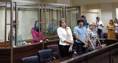 Подсудимые Карпенко и Гришина слушают приговор суда. Фото Валерия Люгаева для "Кавказского узла"