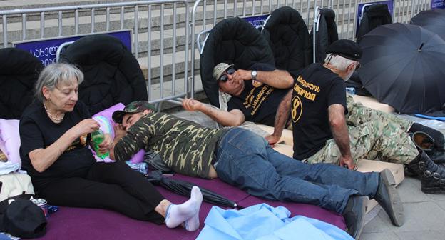 Участники голодовки "Альянса патриотов Грузии". Тбилиси, 20 сентября 2017 г. Фото Инны Кукуджановой для "Кавказского узла"