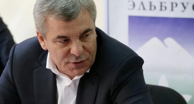 Сенатор Арсен Каноков. Фото http://kavpolit.com/articles/senator_arsen_kanokov_i_samaja_dorogaja_gostinitsa-490/