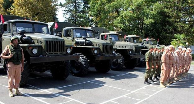Россия передала вооруженным силам Абхазии военную технику. 21 сентября 2017 г. Фото http://www.apsnypress.info/news/rossiya-peredala-vooruzhennym-silam-abkhazii-voennoe-imushchestvo-/