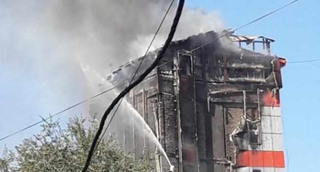 Пожар в 10-этажном здании гостиницы в центре Ростова-на-Дону по адресу: переулок Семашко, 50Б Фото http://bloknot-rostov.ru/news/mnogoetazhnyy-biznes-otel-obyat-ogromnym-plamenem--885482