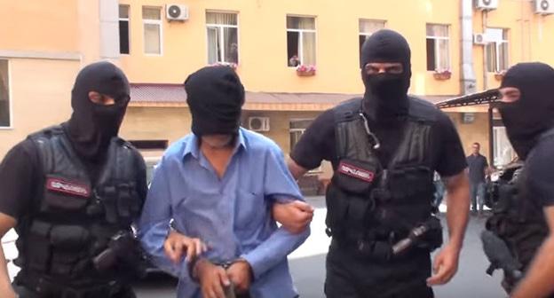 Задержание Рафика Хачатряна. Кадр из видео пользователя POLICE RA Vostikanutyun https://www.youtube.com/watch?v=vbaQmtzZPE4