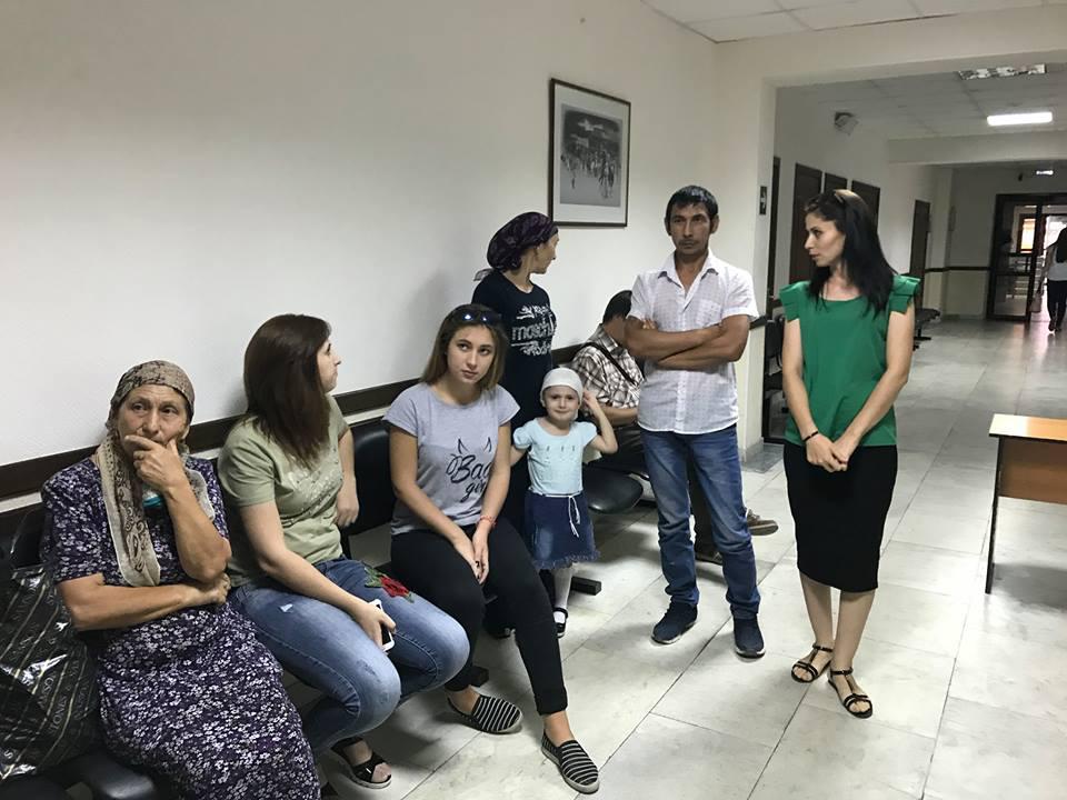 Родственники Марата Ажбиева на заседании 21 сентября 2017 года в Ставропольском краевом суде, фото корреспондента "Кавказского узла" Аси Капаевой