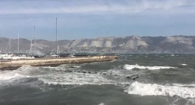 Ураган в Новороссийске. 27 сентября 2017 г. Кадр из видео пользователя TheUgurbado https://www.youtube.com/watch?v=sncuaRp6VrE
