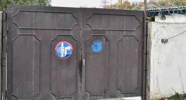 Ворота ОАО "Махачкалаводоканала". Фото https://www.riadagestan.ru
