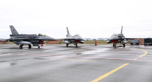 Совместные учения TurAz Qartalı-2017 с участием около 30 боевых самолетов и вертолетов. 29 сентября 2017 г. Фото http://mod.gov.az/ru/news/ministry-oborony-azerbajdzhana-i-turcii-prinyali-uchastie-v-ceremonii-zakrytiya-uchenij-turaz-qartali-2017-20122.html