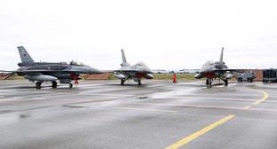 Совместные учения TurAz Qartalı-2017 с участием около 30 боевых самолетов и вертолетов. 29 сентября 2017 г. Фото http://mod.gov.az/ru/news/ministry-oborony-azerbajdzhana-i-turcii-prinyali-uchastie-v-ceremonii-zakrytiya-uchenij-turaz-qartali-2017-20122.html