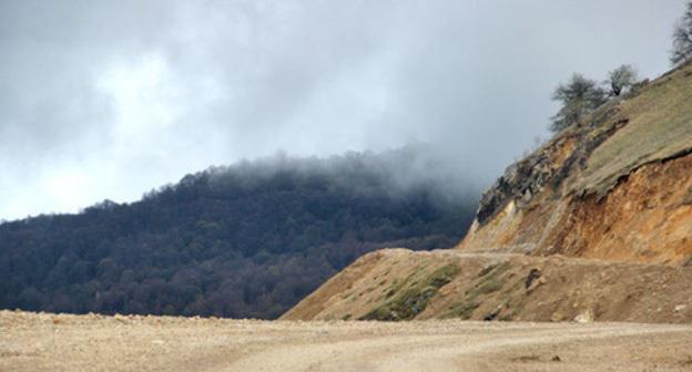 Дорога в Веденском районе Чечни. Фото Магомеда Магомедова для "Кавказского узла"