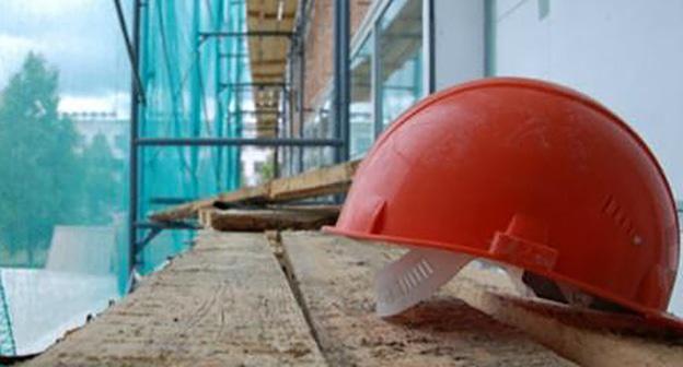 Строительная каска. Фото http://runews24.ru/stavropol/03/10/2017/213993a3668c607671c55ade1a5a047f