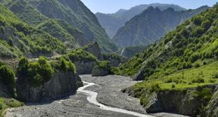 Шемахинский район Азербайджана. Фото http://aze.az/v-gorakh-shemakhi-propali-dva-inostrantsa.html