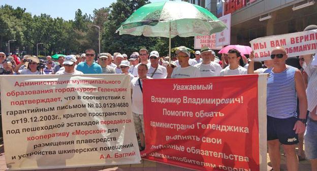 Митинг владельцев коттеджей "Пушкинский дол". Геленджик, 5 августа 2017 г. Фото предоставлено Анной Максиковой для "Кавказского узла"