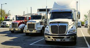 Стоянка грузовиков Фото http://kbrria.ru/obshchestvo/v-nalchike-budet-specialnaya-stoyanka-dlya-gruzovogo-avtotransporta-20642