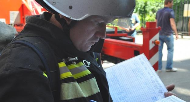 Сотрудник МЧС. Фото: http://26.mchs.gov.ru