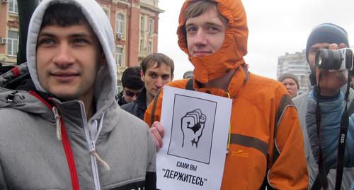 Молодые люди на акции Навального в марте 2017 года. Фото Константина Волгина для "Кавказского узла"