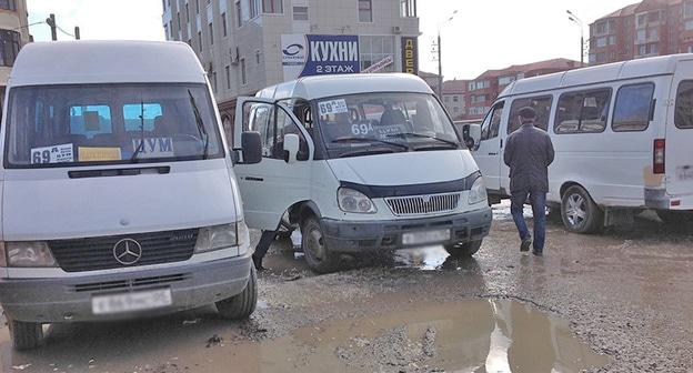 Маршрутки в Махачкале. Фото https://www.riadagestan.ru/
