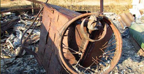 На месте сгоревшего подворья на хуторе Красное. 23 августа 2017 г. Фото Вячеслава Ященко для "Кавказского узла"