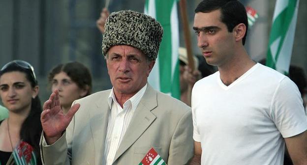 Руслан Гвашев (слева). Фото https://www.yuga.ru/news/421543/