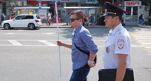 Иван Танский в сопровождении полицейского. Фото с личной страницы Vkontakte 